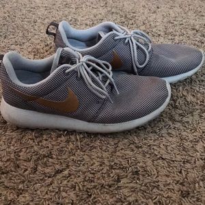 Women’s Nike Roshes